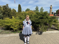 Память в сердцах храня.